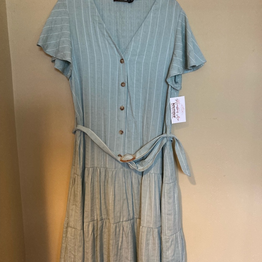 Doe and Rae button up light green dress size large nwt
